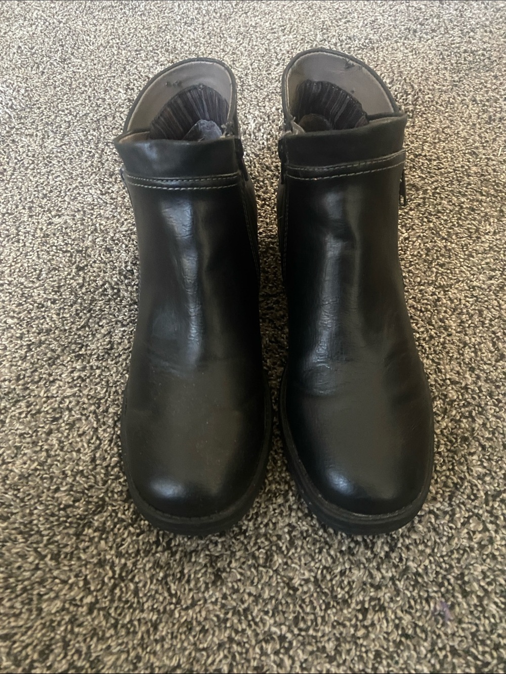 Women’s eurosoft by Sofft Black zip boots size 9M.